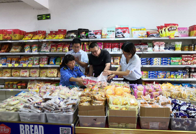 東昌府區(qū)食藥監(jiān)局全力迎接省食安辦日用百貨銷售督導檢查